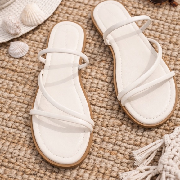 Universal Thread Shoes - Universal Thread White Strappy Sandals Size 9.5 NWT